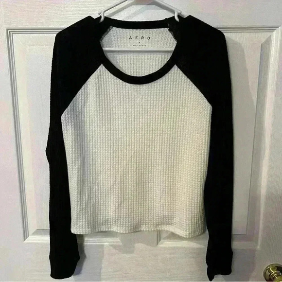 AERO by Aéropostale Long Sleeve Waffle-Knit Raglan Crew Tee - Picture 2 of 5